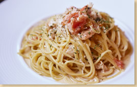 イメージ：カニとフレッシュトマトのクリームパスタ　Cream Pasta with Crab and Tomato