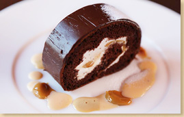 イメージ：チョコレートとトッフィーのロールケーキ